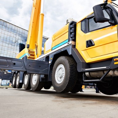 Închirierea  macaralelor şi echipamentelor de construcţii, de utilizare generală, cu operatori