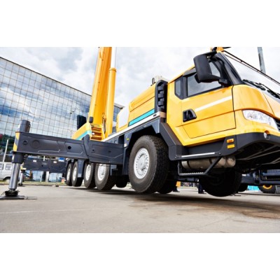 Închirierea  macaralelor şi echipamentelor de construcţii, de utilizare generală, cu operatori
