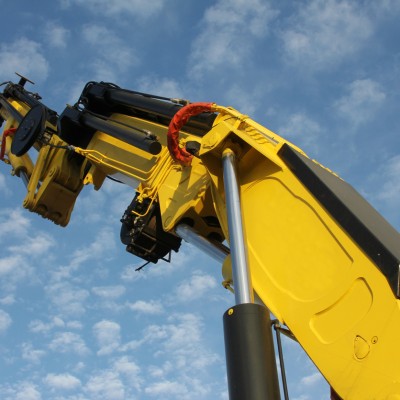 Închirierea  macaralelor şi echipamentelor de construcţii, de utilizare generală, cu operatori