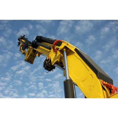 Închirierea  macaralelor şi echipamentelor de construcţii, de utilizare generală, cu operatori